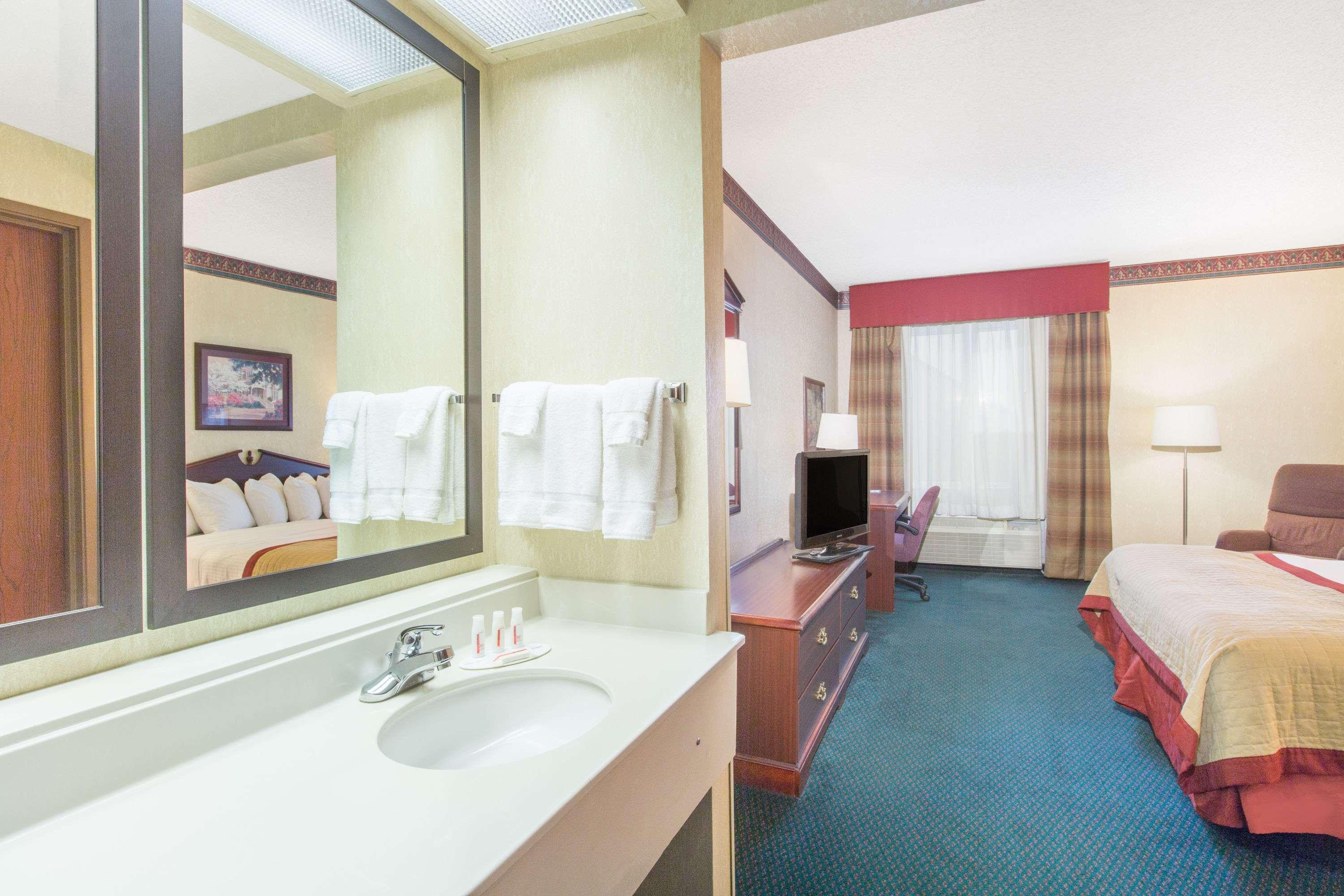 Baymont By Wyndham Jonesboro Hotel Eksteriør billede