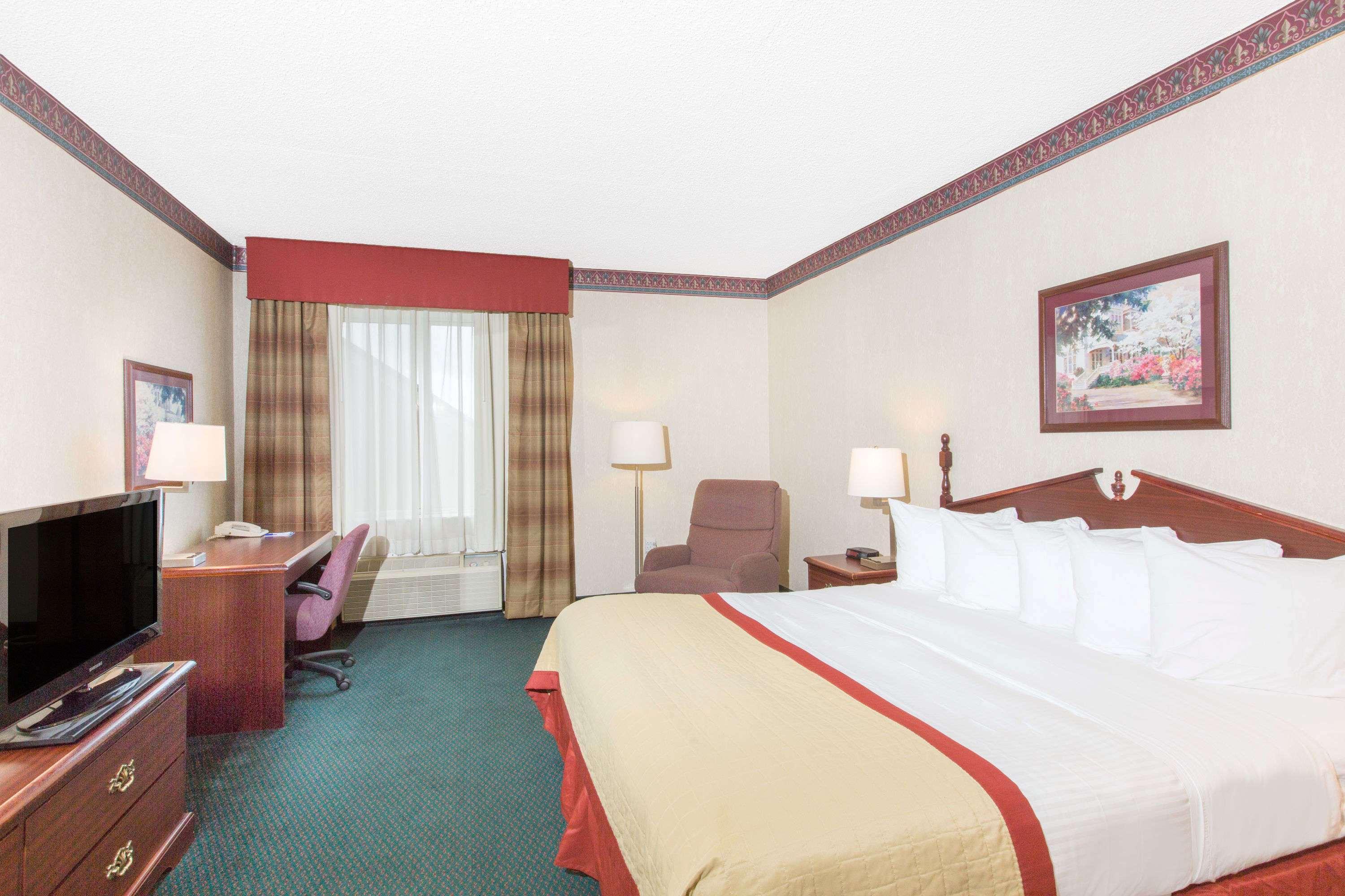 Baymont By Wyndham Jonesboro Hotel Eksteriør billede